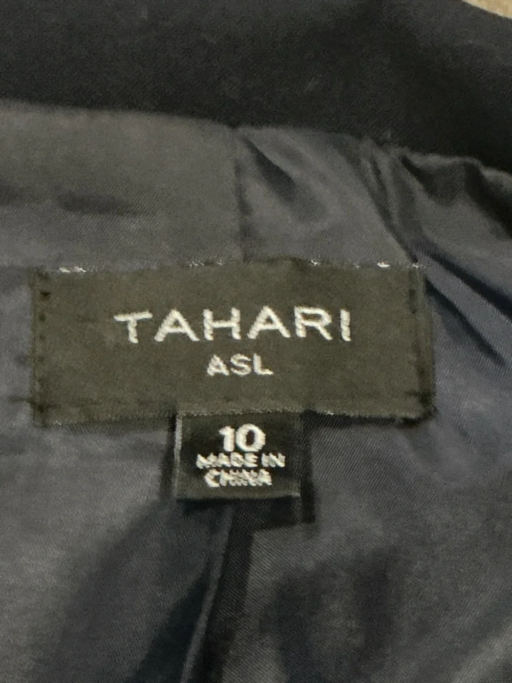 Authentic Tahari designer dark navy blue blazer with gold buttons sz 10